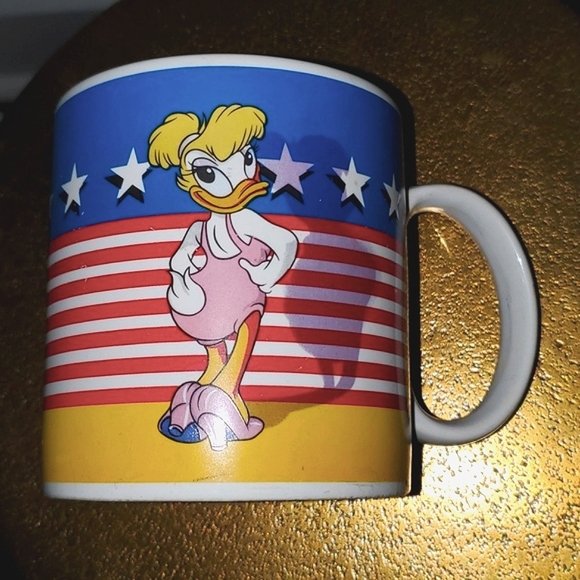 VTG Disney Mug featuring Donald and Daisy Duck - Picture 8 of 8